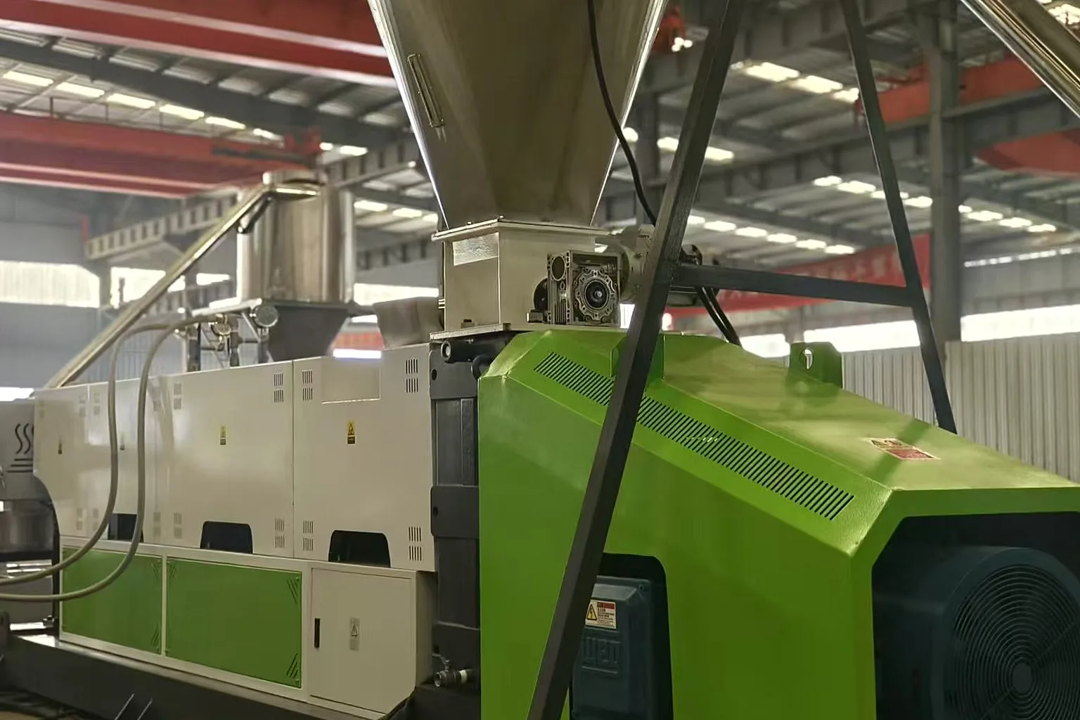 Extruder barrel and stainless feeding hopper section of rigid plastic pelletizing line in SUHUI factory