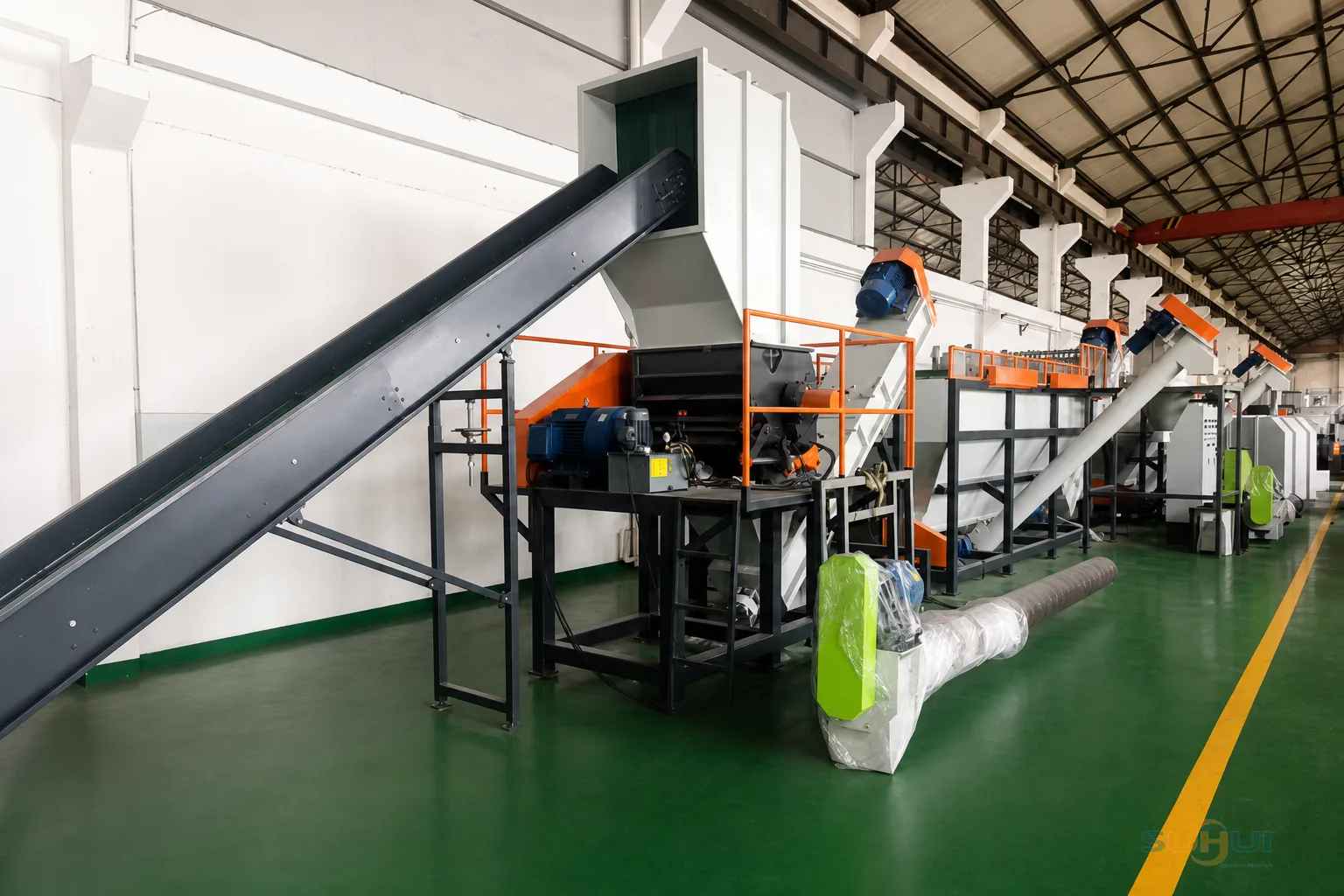 Anti-tangle film crusher with inclined infeed conveyor in SUHUI workshop